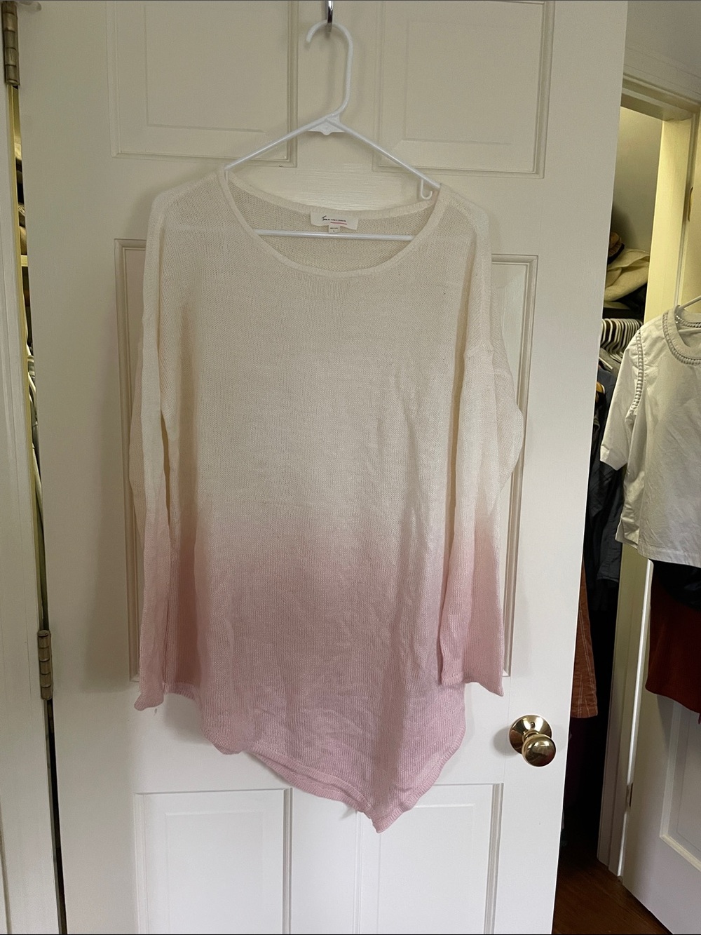 Two by Vince Camuto Cream to Light Pink Ombre Long Sleeve Scoop Neck Top